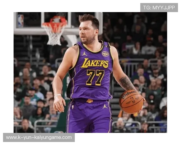 东契奇三分再度命中，独行侠稳定全场节奏